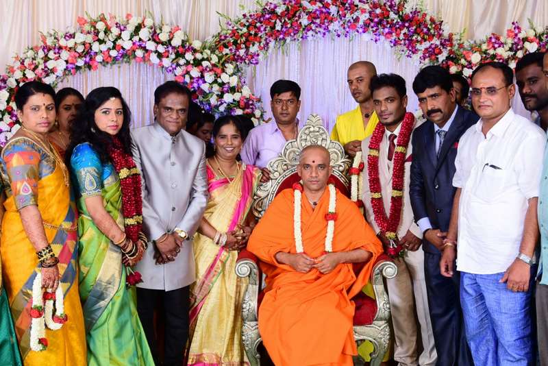 swami nirmalanda with new couples